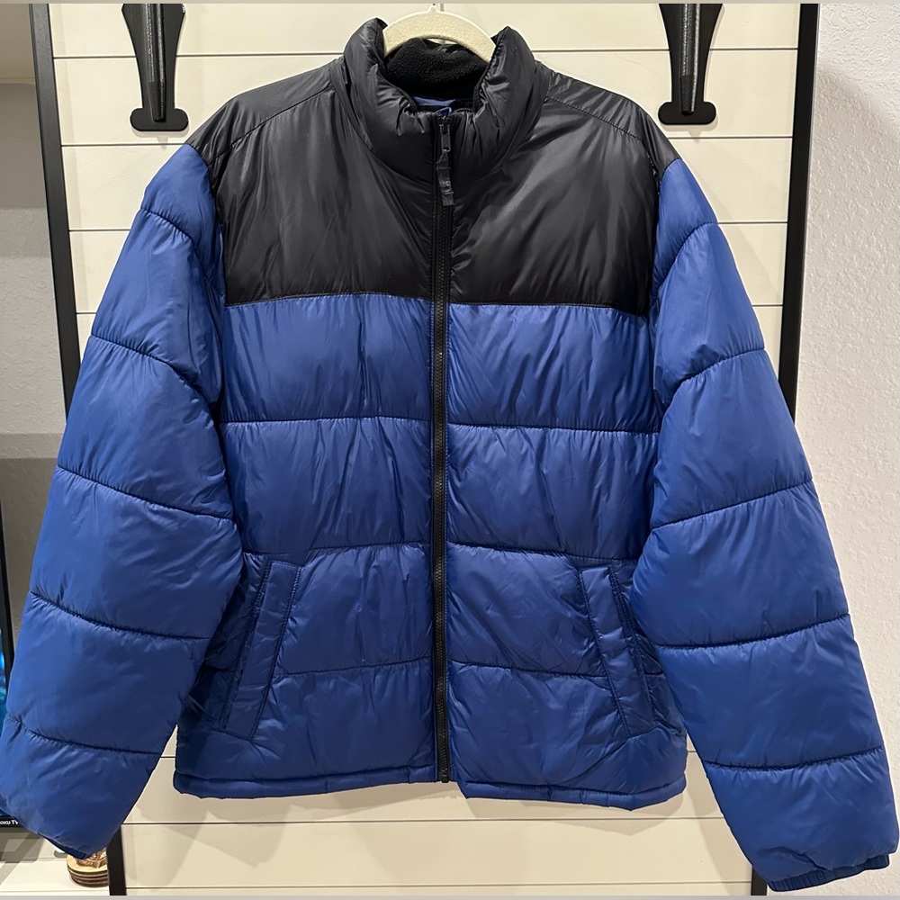 Like New Old Navy Men's Blue and Black Puffer Jacket Size Large